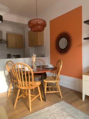 Charming 1-Bedroom Apartment in Westcliff, Close to Southend Beaches and Attractions